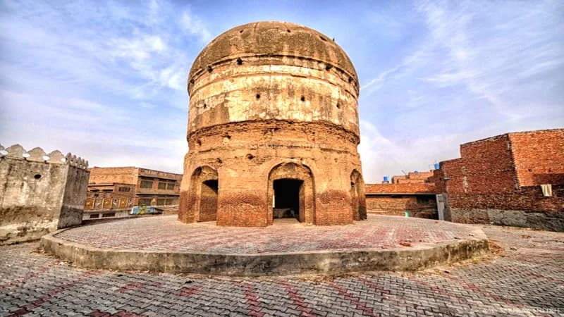 Exploring the Majestic Prince Pervaiz Tomb in Lahore, Pakistan