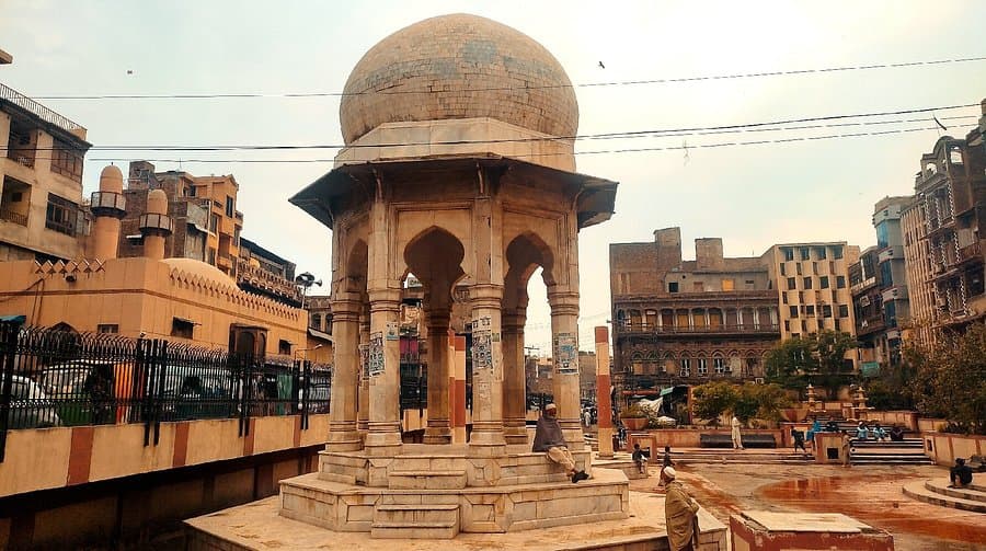 Discovering Chowk Yadgar: A Historical Landmark in Pakistan