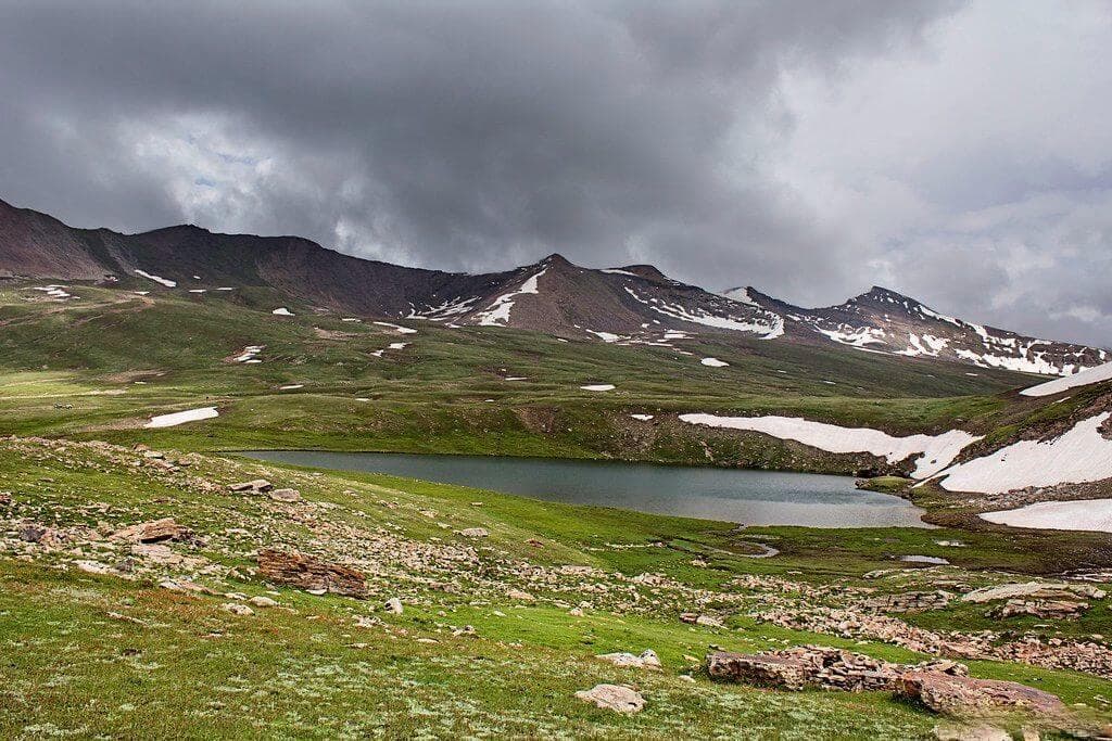 Discovering the Enchanting Sat Sari Mala Lakes in Kaghan Valley, Pakistan